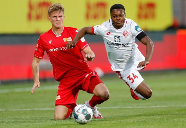 签下梅西并 签下梅西并